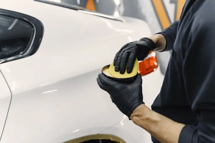pose cire carnauba carrosserie blanche