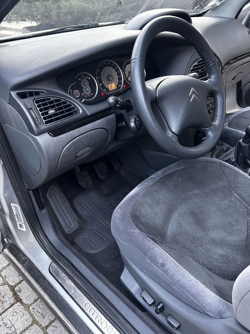 Siège voiture propre après shampouinage