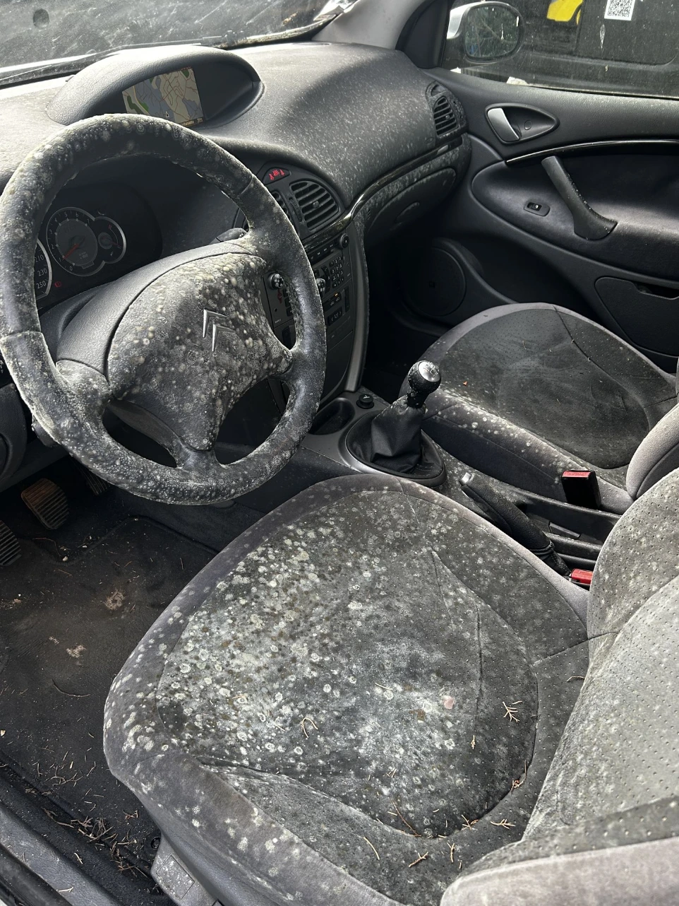 Siège voiture taché avant pressing