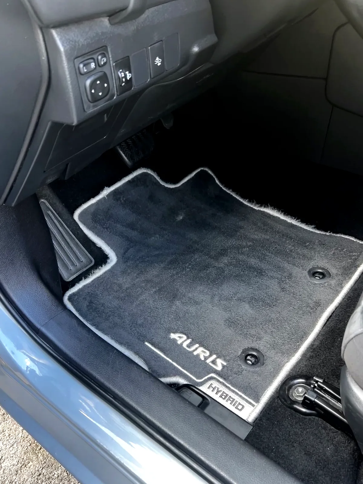 Les mêmes tapis redevenus nets après nettoyage à la vapeur sèche par Doctor Shine