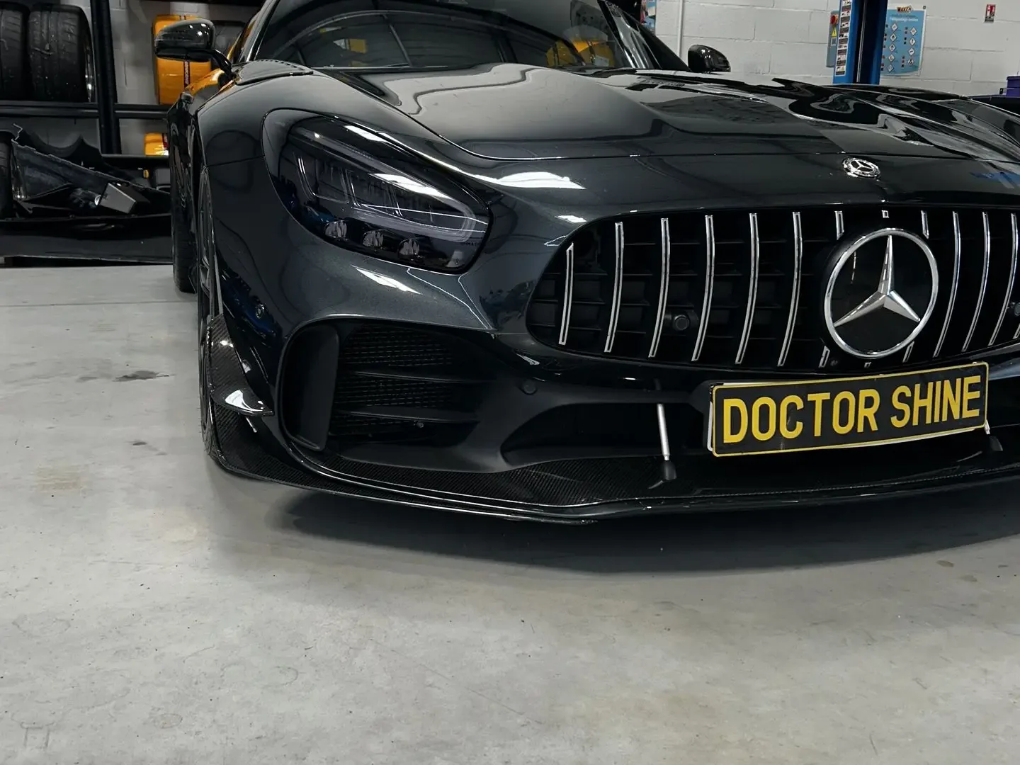 AMG GT-R Pro — detailing automobile par Doctor Shine a Lyon